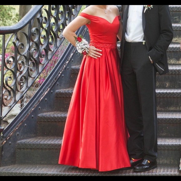 Red Off Shoulder Beaded Belt Prom Dress W/POCKETS - Picture 2 of 8